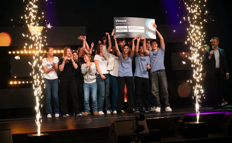 Spara, återbruka och förändra världen! Temat för 2024 års Spänningssökarna har ett tydligt hållbarhetsfokus – något de 39 deltagande klasserna tog fasta på när de arbetade fram sina bidrag till Kraftringens tävling. Nu har Kraftrådet, som består av studenter från Lunds universitet och Lunds Tekniska Högskola (LTH) utsett vilka fem klasser som tagit sig hela vägen fram till Spänningssökarnas final.