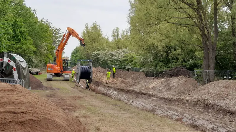 Flytt av kritisk elnätsinfrastruktur säkrar fortsatt utbyggnad av Lunds planer för en attraktiv stad. Genom ett tekniskt krävande och komplext infrastrukturarbete har Kraftringen möjliggjort utbyggnaden av Lund och den nu pågående breddning av E22:an genom Lund. Arbetet banar nu väg för flera stadsutvecklingsprojekt och ger Lund större möjlighet att växa och utvecklas ytterligare.
