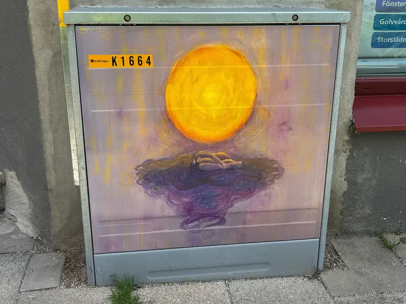 Nu kan alla gå på konstrunda och upptäcka konstprydda elskåp mitt i stadsmiljön. Kraftringen har invigt projektet Breaker Boxes, där flera elskåp har folierats med konstverk i Lund, Eslöv och Lomma.